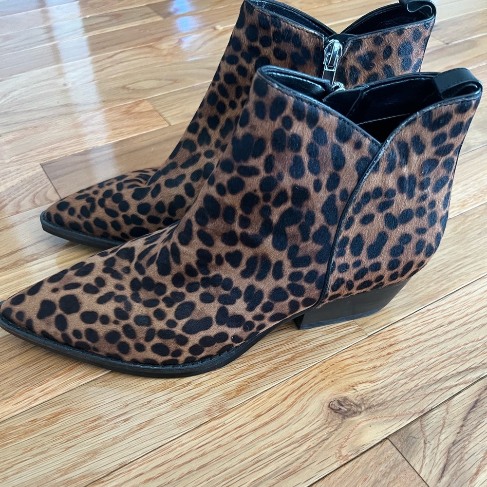 Marc Fisher mohair leopard booties. Size 6